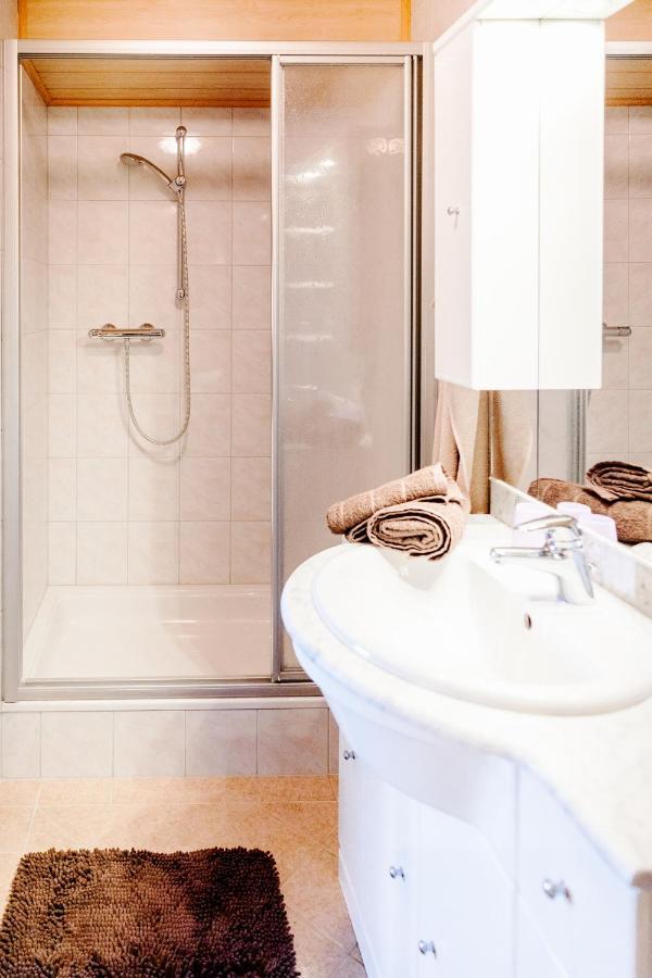 Haus Michaela Apartment Gschwandt  Bagian luar foto
