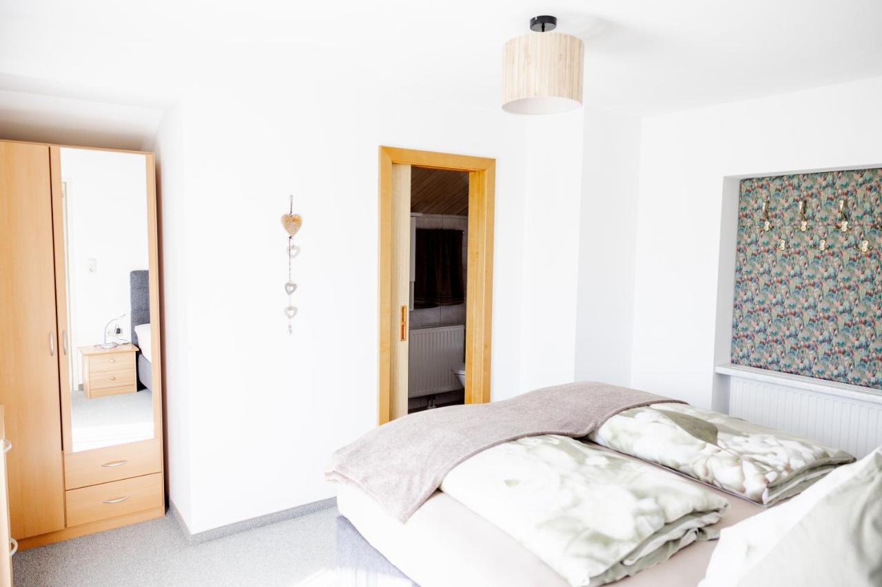 Haus Michaela Apartment Gschwandt  Bagian luar foto