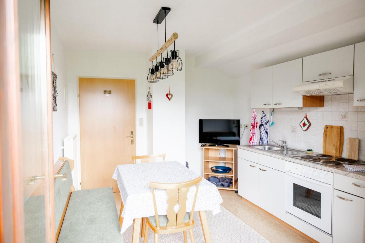 Haus Michaela Apartment Gschwandt  Bagian luar foto