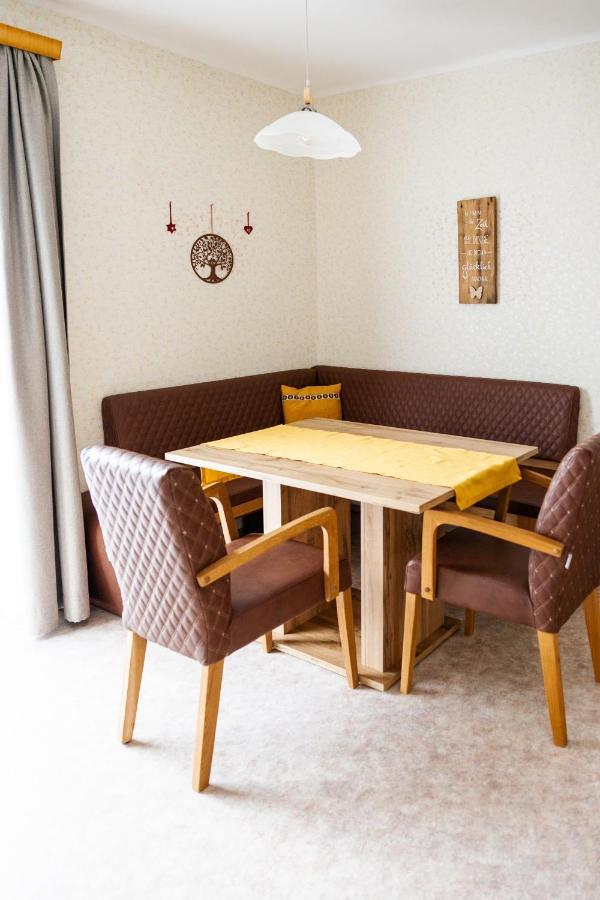 Haus Michaela Apartment Gschwandt  Bagian luar foto