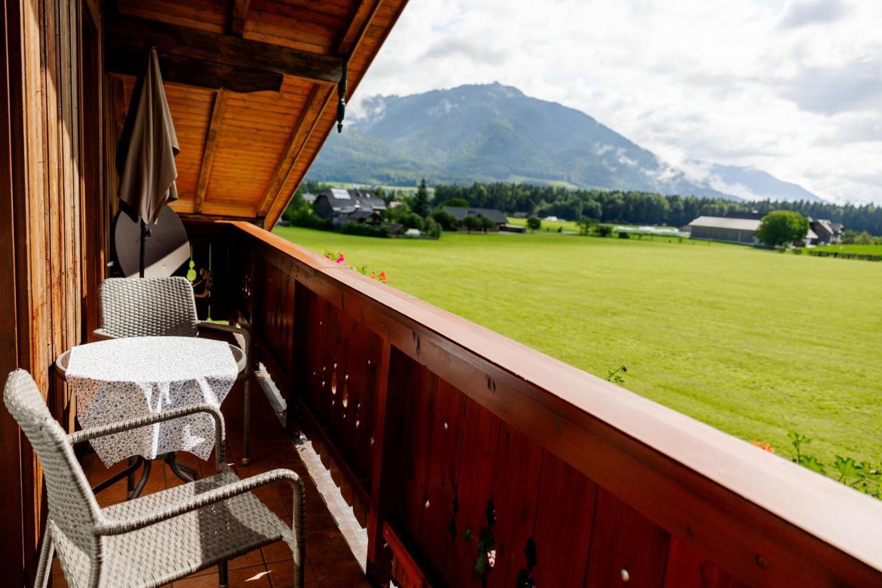 Haus Michaela Apartment Gschwandt  Bagian luar foto